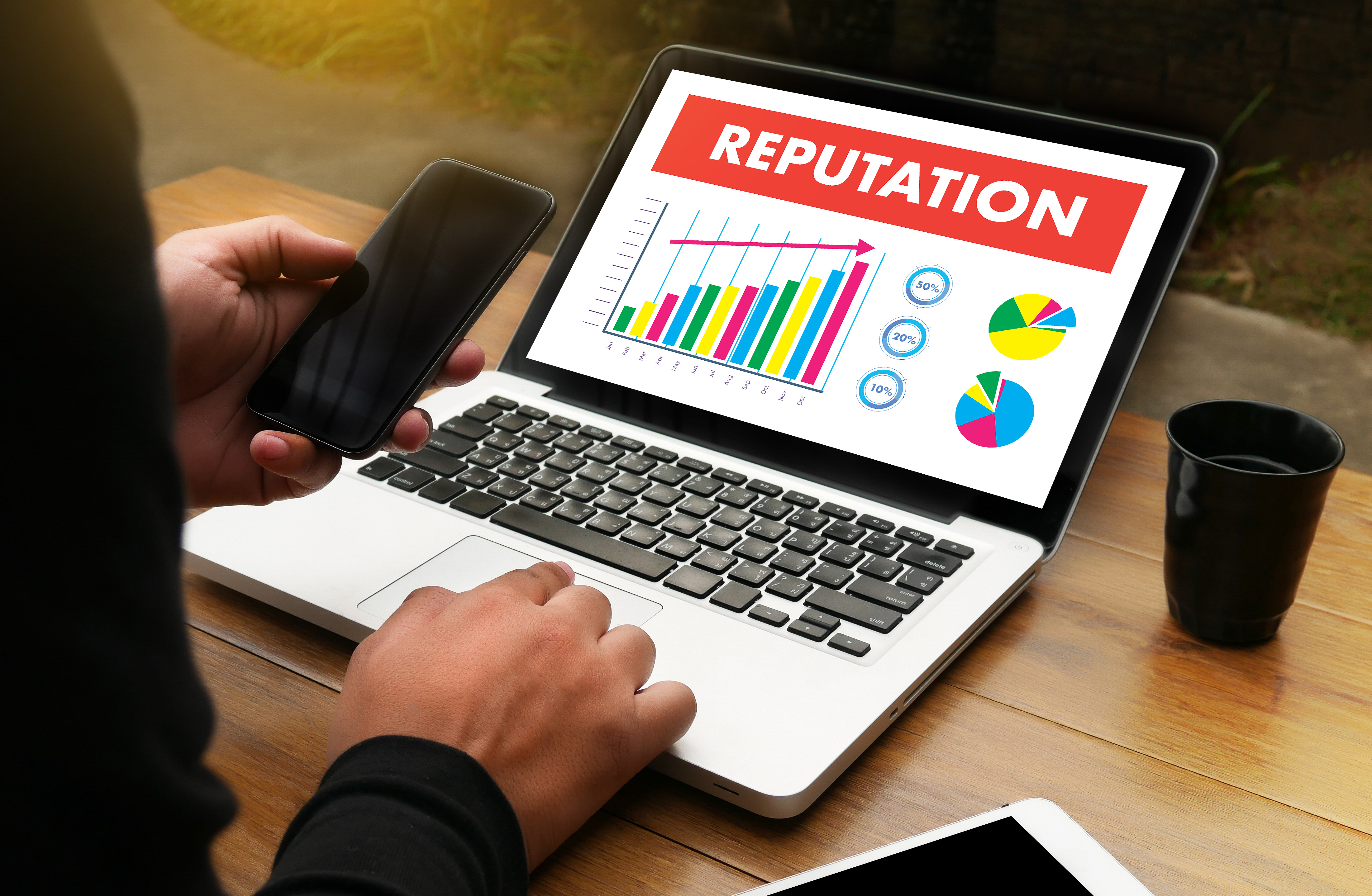  Laptop showing a graph for Online Reputation Management