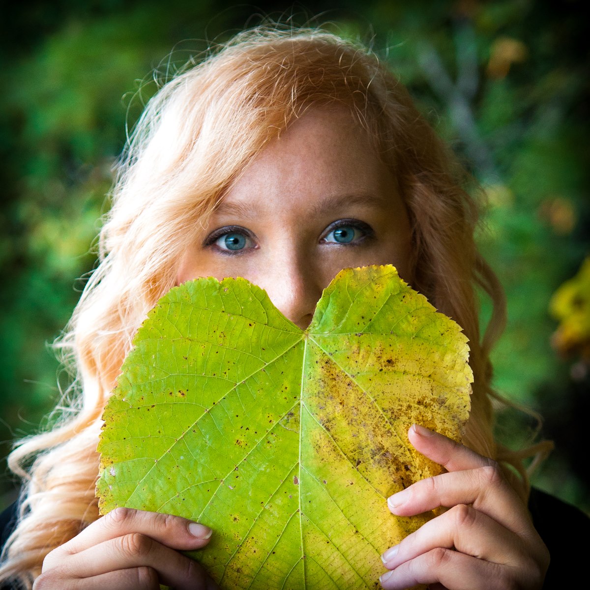 Profile Pictue of Lakyn Marie Felix holding a leaf